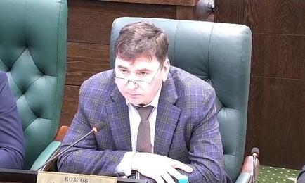 Депутат Сахалинской областной думы, Президент Ассоциации рыбопромышленных предприятий Сахалинской области Максим КОЗЛОВ поднял проблему квотных аукционов на заседании регионального парламента