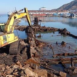 Работы по утилизации затонувшего флота на Сахалине. Фото пресс-службы областного правительства