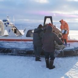 В Ленинградской области спасатели пришли на помощь рыболовам, отрезанным от берега. Фото пресс-службы МЧС России
