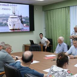 Отчеты о результатах комплексных научно-исследовательских работ, выполненных на судах «ТИНРО» и «Профессор Кагановский», представили на расширенном заседании биологической секции Ученого совета Тихоокеанского филиала ВНИРО. Фото пресс-службы ВНИРО