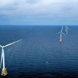 Морская ферма с ветряными турбинами Block Island Wind Farm, ранее установленная у побережья Массачусетса. Фото Ionna22 («Википедия»)