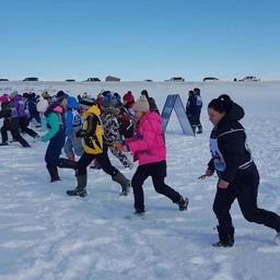 В этом году в состязаниях примет участие много женщин и девушек. Фото с «Сахалинского льда — 2021» предоставлено областным агентством по рыболовству