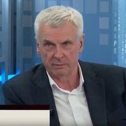 Губернатор Магаданской области Сергей НОСОВ во время прямого эфира ответил на вопрос заправки маломерного флота. Кадр трансляции