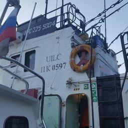 Силовики задержали в Авачинском заливе сейнер с нелегальным крабом на борту. Фото пресс-службы УТ МВД России по ДФО