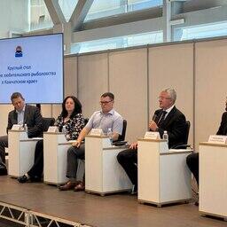 О старте эксперимента по бесплатному лову горбуши объявил губернатор Владимир СОЛОДОВ на круглом столе по вопросам организации любительской рыбалки. Фото пресс-службы правительства края