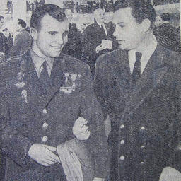 Знаковой в 1968 г. стала встреча двух капитанов – космонавта Юрия ГАГАРИНА и Николая СОТНИКОВА – первого капитан-директора БМРТ «Браслав» («Океанрыбфлот»)