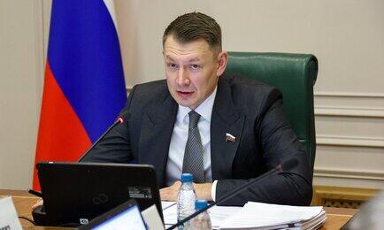 Председатель Комитета Совета Федерации по аграрно-продовольственной политике и природопользованию Александр ДВОЙНЫХ высказался за мораторий на наказания для рыбаков. Фото пресс-службы СФ