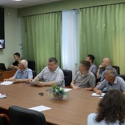 Рейсовый отчет о проведении комплексных работ по крабам рассмотрели на расширенном заседании биологической секции ученого совета ТИНРО. Фото пресс-службы филиала