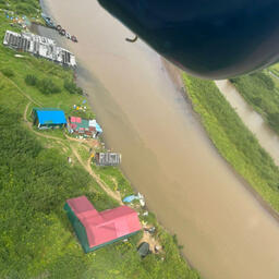 Продукцию прятали в помещении дизельной электростанции на берегу реки Островной. Фото пресс-службы Северо-Восточного теруправления Росрыболовства