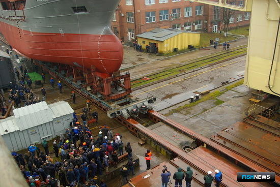 На заводе «Янтарь» в Калининграде в ноябре спустили на воду рыбопромысловое судно, построенное для камчатского Колхоза имени Ленина. Фото пресс-службы правительства Камчатки