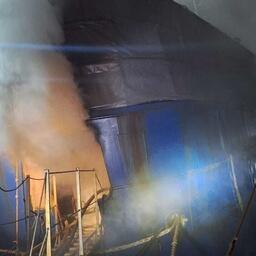В бухте Диомид во Владивостоке пожарные спасатели ликвидировали возгорание краболовного судна. Фото пресс-центра ГУ МЧС России по Приморскому краю