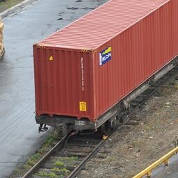 Отправка рефконтейнера в порту Владивостока. Архивное фото