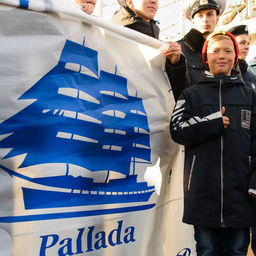 Никита СОЛОВЕЙЧИК – обладатель наградного паруса «Паллада». Фото пресс-службы Дальрыбвтуза