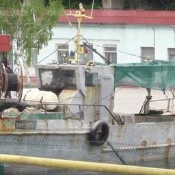 Украинское судно «ЯМК-0041» в Крыму. Кадр из репортажа «Пятого канала»