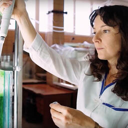 Руководитель проекта, старший научный сотрудник отдела биотехнологии и фиторесурсов ИнБЮМ, к.б.н. Светлана ГОРБУНОВА. Фото пресс-службы института