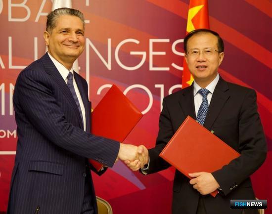 Соглашение о торгово-экономическом сотрудничестве между ЕАЭС и Китайской Народной Республикой подписано на Астанинском экономическом форуме. Фото пресс-службы ЕЭК