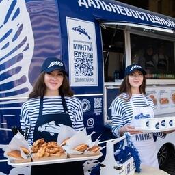 Фирменный фудтрак «Дальневосточного минтая» обеспечивал питание участников форума на Неделе российского ритейла