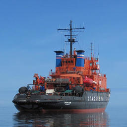 Ледокольно-спасательное судно «Сибирский» у западного побережья Камчатки. Фото сделано членами экипажа