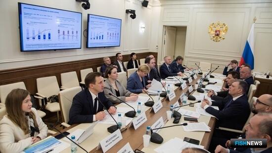 Рыба привыкает к российским кормам