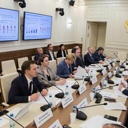 Итоги первого этапа импортозамещения по рыбным кормам обсудили на круглом столе в Совете Федерации