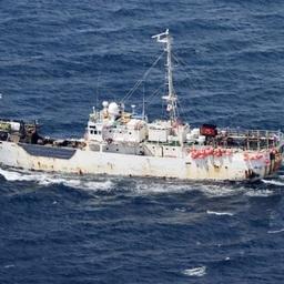 Российское судно «Амур», которое столкнулось с японской шхуной. Фото Kyodo News