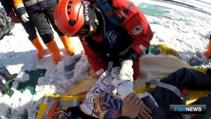 На промысле в Охотском море один из членов экипажа рыбодобывающего судна получил тяжелую черепно-мозговую травму. Фото Центра обеспечения действий по ГО, ЧС и пожарной безопасности в Камчатском крае.