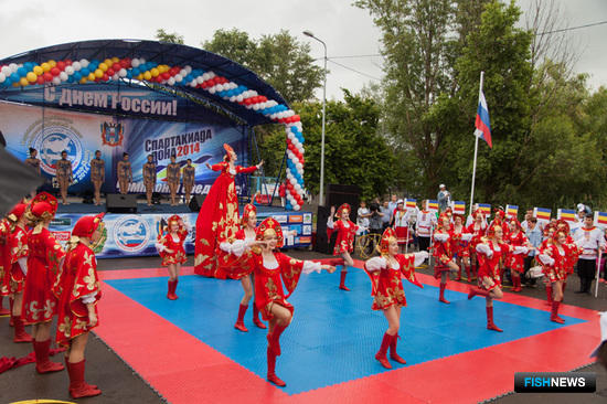 Для гостей праздника выступали казачьи и другие творческие коллективы
