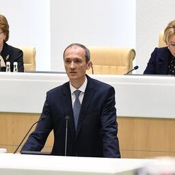 Вице-премьер — руководитель аппарата правительства Дмитрий ГРИГОРЕНКО на правительственном часе в Совете Федерации. Фото пресс-службы кабмина
