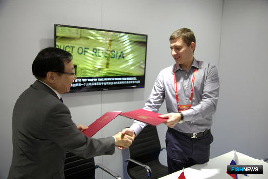 На отечественном стенде состоялось официальное подписание меморандума о намерениях между ООО «Антей» и Dah Chong Hong Limited