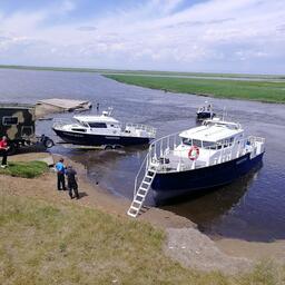 Спуск нового катера. Фото пресс-службы Ангаро-Байкальского теруправления Росрыболовства
