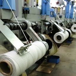 Наиболее важную часть канатов и делей компания выпускает самостоятельно, используя российское синтетическое волокно