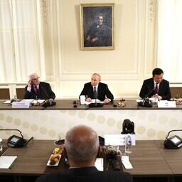 На площадке Петербургского международного экономического форума (ПМЭФ) президент Владимир ПУТИН провел встречу с руководителями ведущих мировых информационных агентств. Фото пресс-службы главы государства