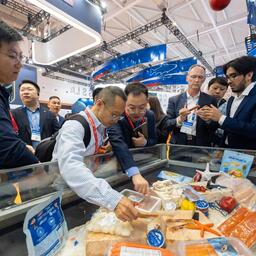 Делегация китайских торговых компаний посетила павильон РФ на выставке China Fisheries and Seafood Expo в Циндао. Фото пресс-службы ESG