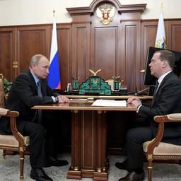 Президент Владимир ПУТИН и премьер-министр Дмитрий МЕДВЕДЕВ обсудили расширение компетенций Минвостокразвития. Фото пресс-службы главы государства