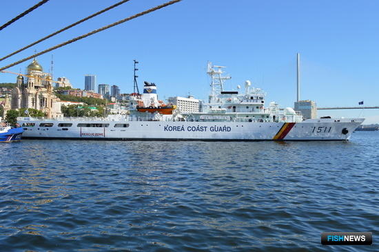Во Владивостоке торжественно встретили корейский корабль морской полиции