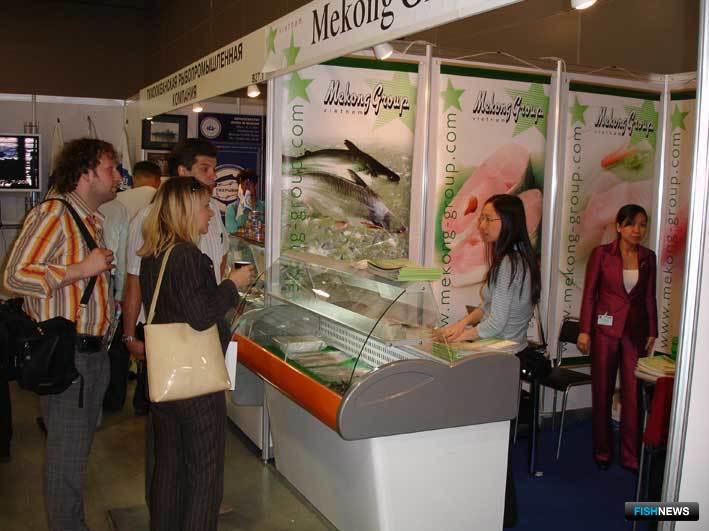 Выставка рыб чебоксары мегамолл. Выставка рыб. Выставка рыб в Москве. Выставка рыбной продукции стойка. Авангард групп рыба на выставках.
