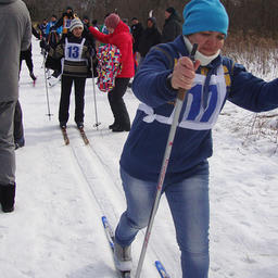 На старте – активный лыжник Дальрыбвтуза Надежда Васильевна ВОВЧЕНКО, серебряный призер в личном первенстве