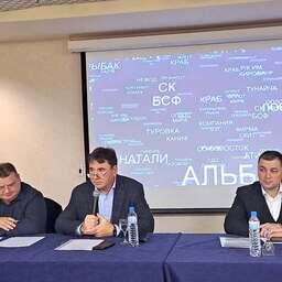 Вице-президент Ассоциации рыбопромышленных предприятий Сахалинской области Павел КОЛОТУШКИН, президент АРСО Максим КОЗЛОВ и заместитель министра по рыболовству островного региона Тимофей ЧАЙКИН