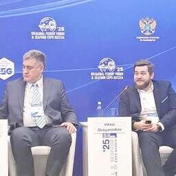 Директор направления «Электронная торговая площадка Газпромбанка» Вадим КЛЕМЕНТЬЕВ и заместитель генерального директора Биржи «ЦТС» Виктор ОВСЯННИКОВ