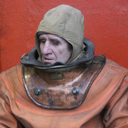 Старший водолаз Степан ПАТТЕР в костюме «три болта». Фото сделано членами экипажа