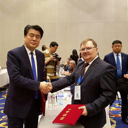 Соглашение между АО «Дальневосточный аукционный рыбный дом» и Хейлунцзянской корпорацией по технико-экономическому сотрудничеству КНР дает старт строительству биржевого комплекса во Владивостоке