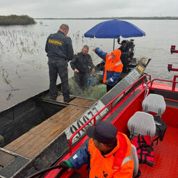 Инспекторы из России и КНР вновь провели совместные рейды в пограничных водах Амура и Уссури. Фото пресс-службы Амурского теруправления Росрыболовства