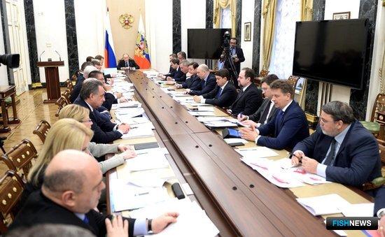 Президент Владимир ПУТИН на совещании с членами Правительства. Фото пресс-службы Кремля