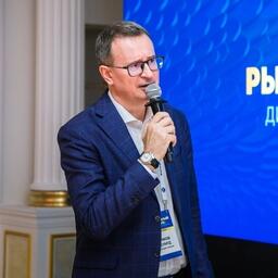 Сомодератор встречи, председатель совета директоров медиахолдинга «Фишньюс» Эдуард КЛИМОВ