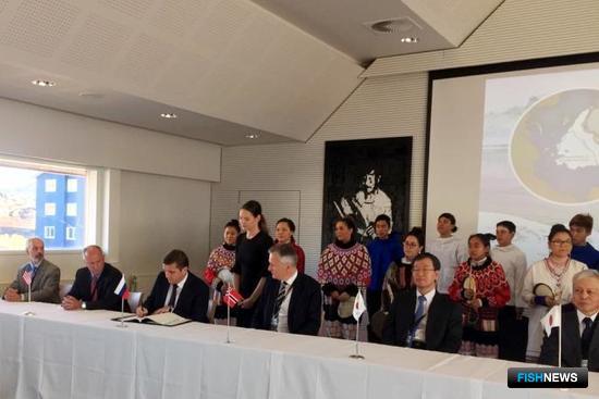 Руководитель Росрыболовства Илья ШЕСТАКОВ подписывает соглашение о предотвращении нерегулируемого промысла в Арктике. Фото пресс-службы федерального агентства