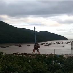 Корейские суда покидают одну из бухт Приморья после тайфуна в 2018 г. Кадр из видеосюжета «ГТРК «Владивосток»