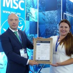 Президенту Ассоциации добытчиков минтая Алексею БУГЛАКУ вручили MSC-сертификат на площадке IV Международного рыбопромышленного форума в Санкт-Петербурге
