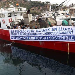 Испанские рыбаки бастуют против новых правил Евросоюза. Фото Ethernet Academy