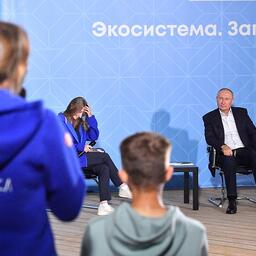 Встреча президента Владимира ПУТИНА с участниками молодежного форума «Экосистема. Заповедный край». Фото Алексея Куденко