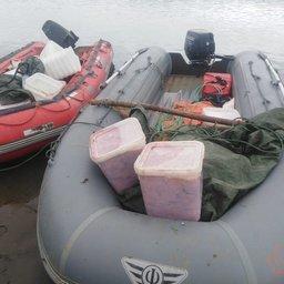 Браконьеры также бросили лодки, снасти и икру. Фото пресс-службы СВТУ ФАР
